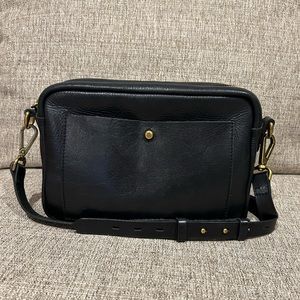 Madewell Transport Large Camera CrossBody Bag in Black